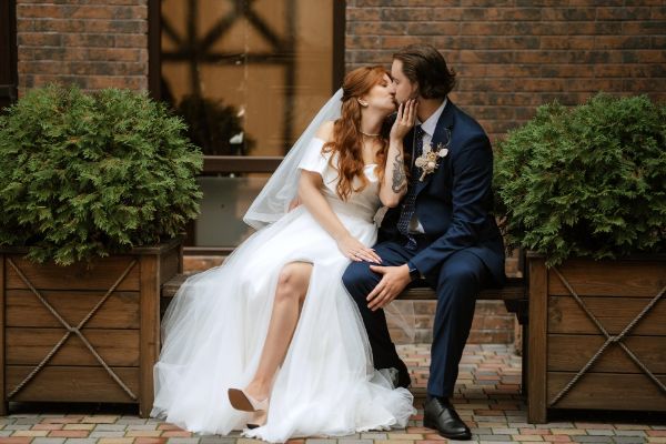 cómo posar para fotos de boda